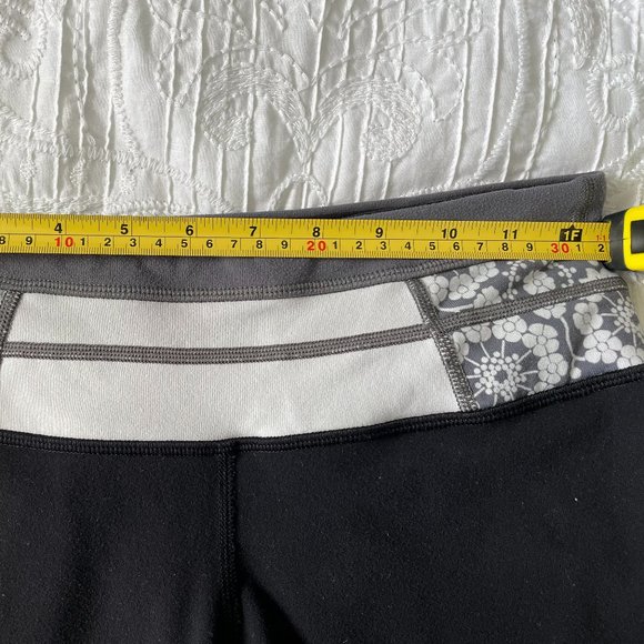 Lululemon Reverse Athletic Shorts High Rise 4.5" - Picture 13 of 13